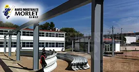 ¿Qué tipo de acero se usa para las columnas de un arcotecho?